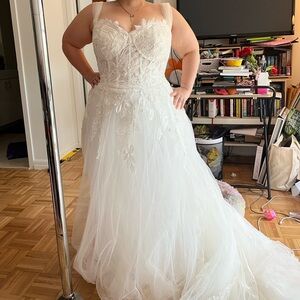 NWT Allure Wedding Dress Size 20